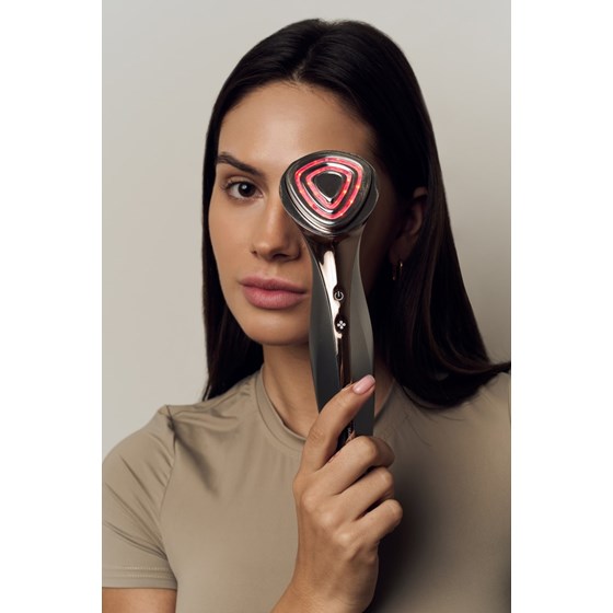 Anti-age uređaj All-In-One za njegu lica BEEA Beauty Total REVIVE, RF, EMS, LED, InfraRed, ION, Hot&Cold , mikrostruja, sonic, Premium